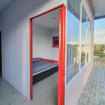 Sky Residence Tomohon Mitra Reddoorz Экстерьер фото