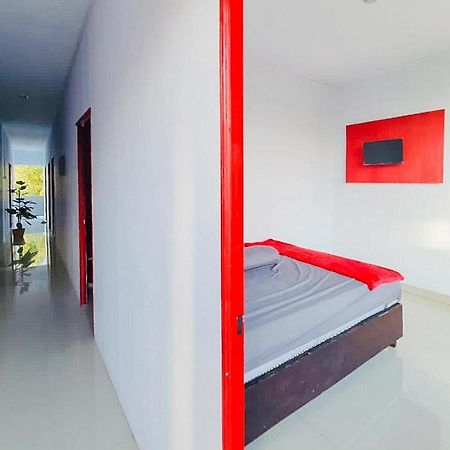 Sky Residence Tomohon Mitra Reddoorz Экстерьер фото