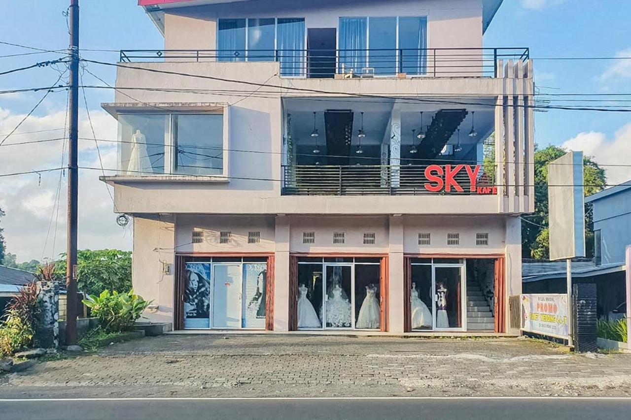 Sky Residence Tomohon Mitra Reddoorz Экстерьер фото